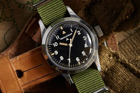 The hands, radium markings, and white arrow are all distinctive features of the Mark XI.
