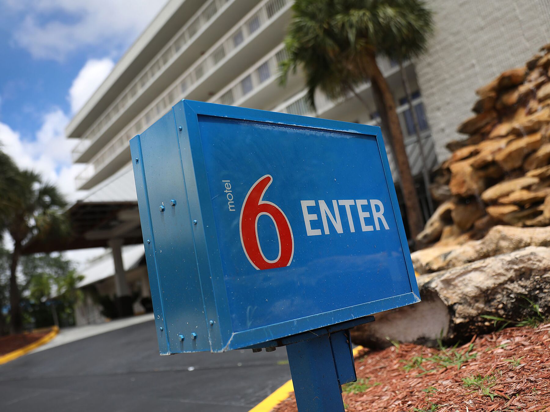 Motel 6 To Pay 10 Million For Sharing Guest Data With ICE Bloomberg   1800x1350 