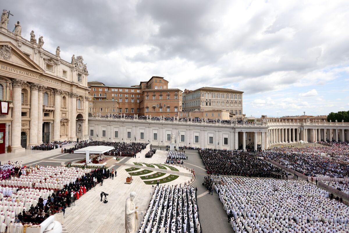 Pope Leo Calls on World Leaders, Tech Titans to Disarm
