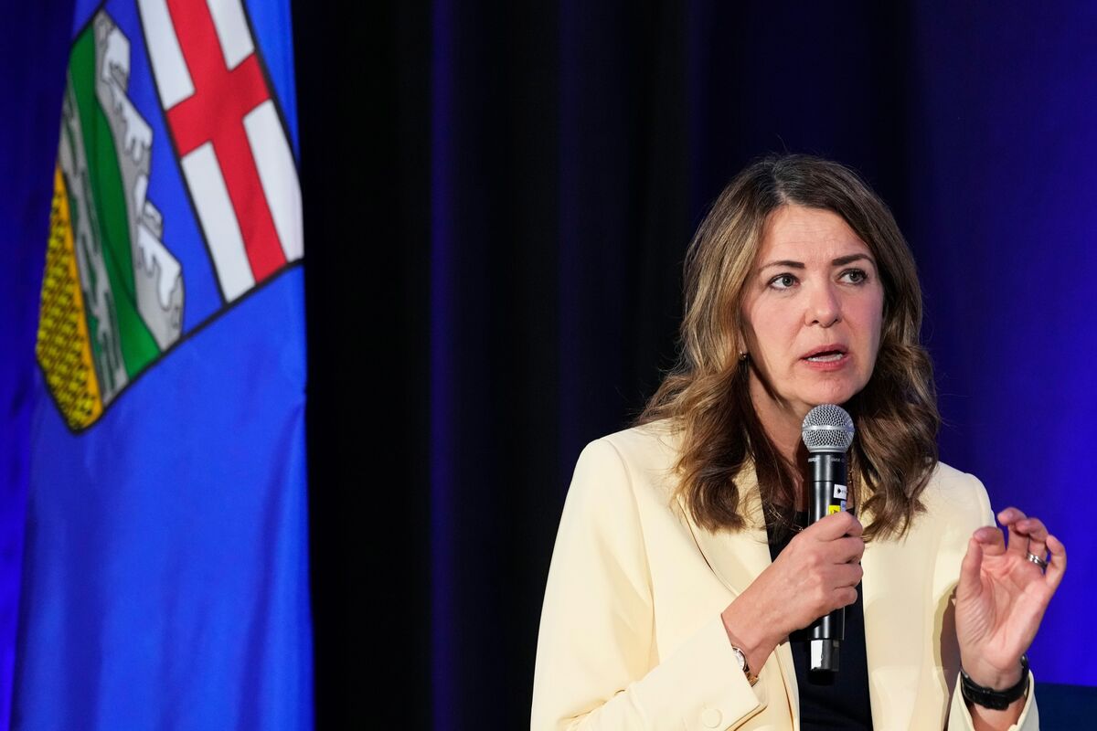 bloomberg.com - Iain Boekhoff - Alberta Premier Calls Vote on Oil-Rich Region's Future in Canada