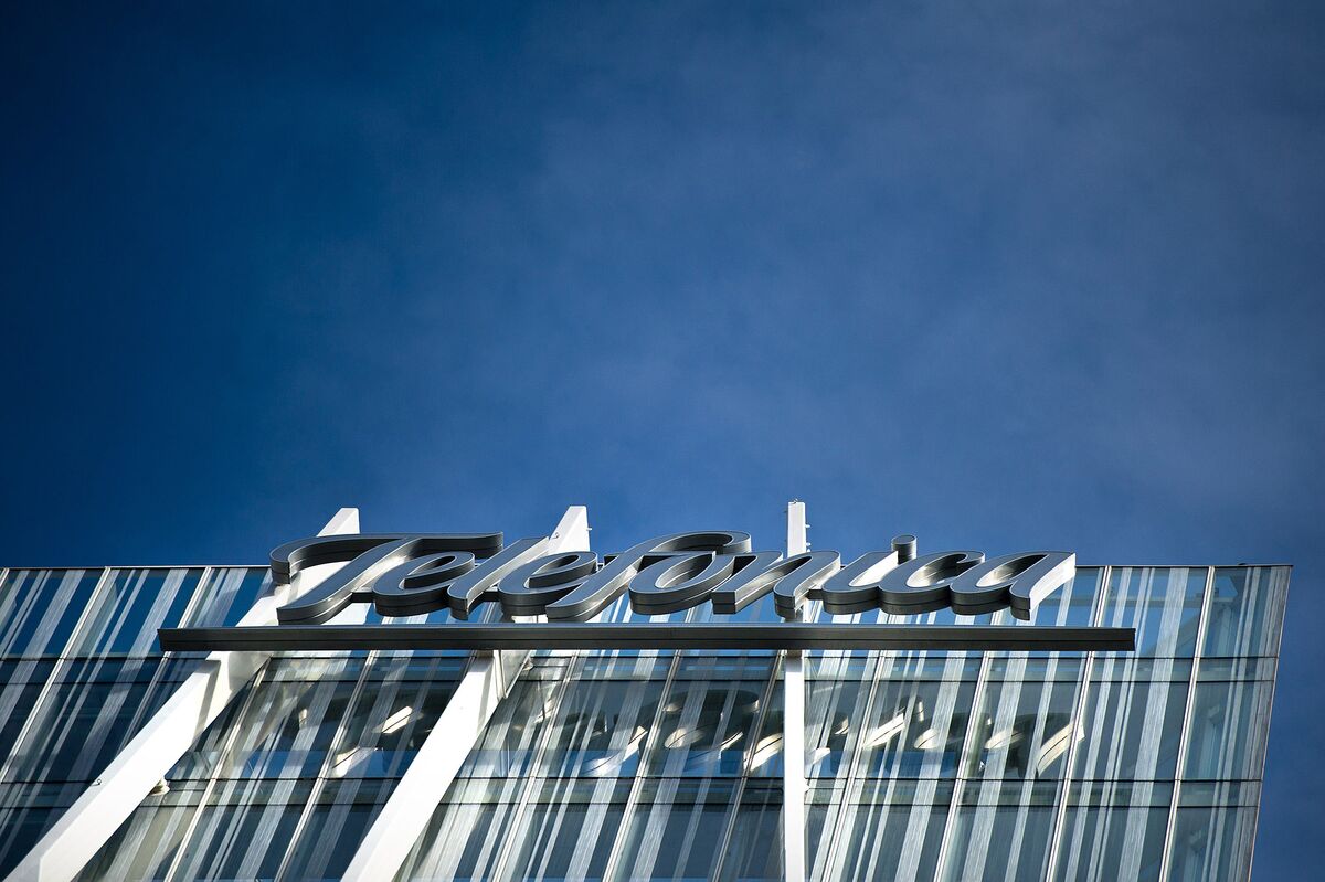 Telefonica Said to Explore Sale of Stake in Spanish Fiber Unit - Bloomberg