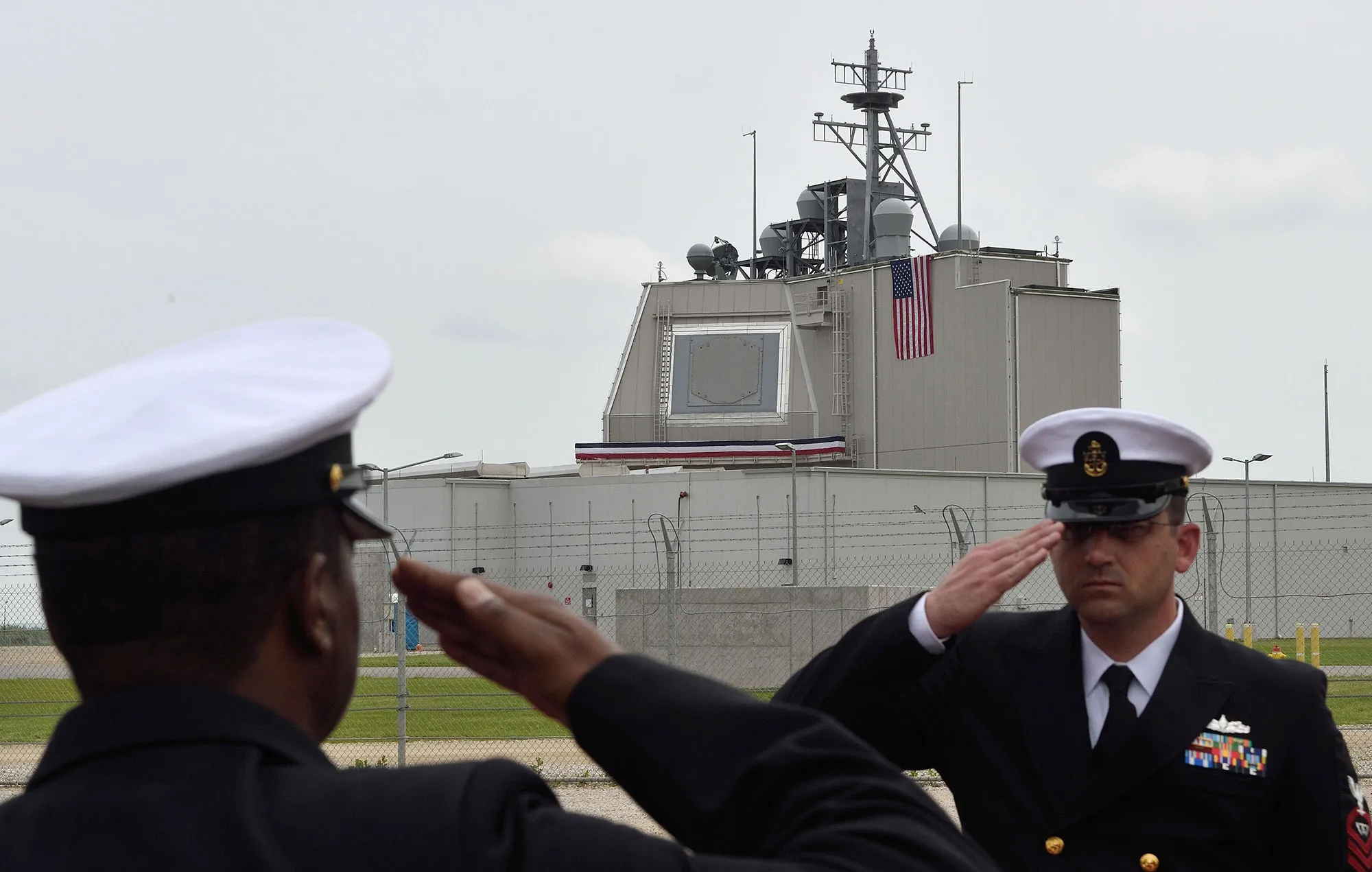 U.S. Army&nbsp;servicemen salute during the inauguration ceremony of the Aegis Ashore Romania facility at the Deveselu military base in 2016.