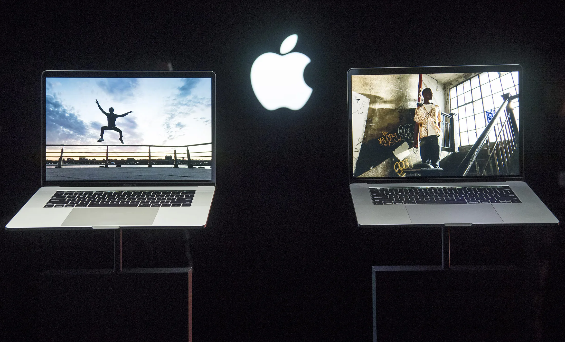 1477643940_Apple-computers
