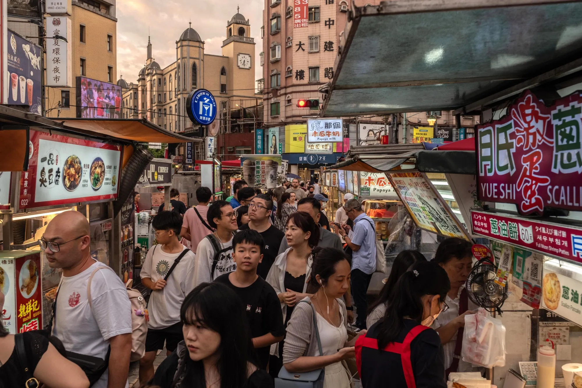 Taiwan Turns to Southeast Asian Tourists as Chinese Stay Away - Bloomberg