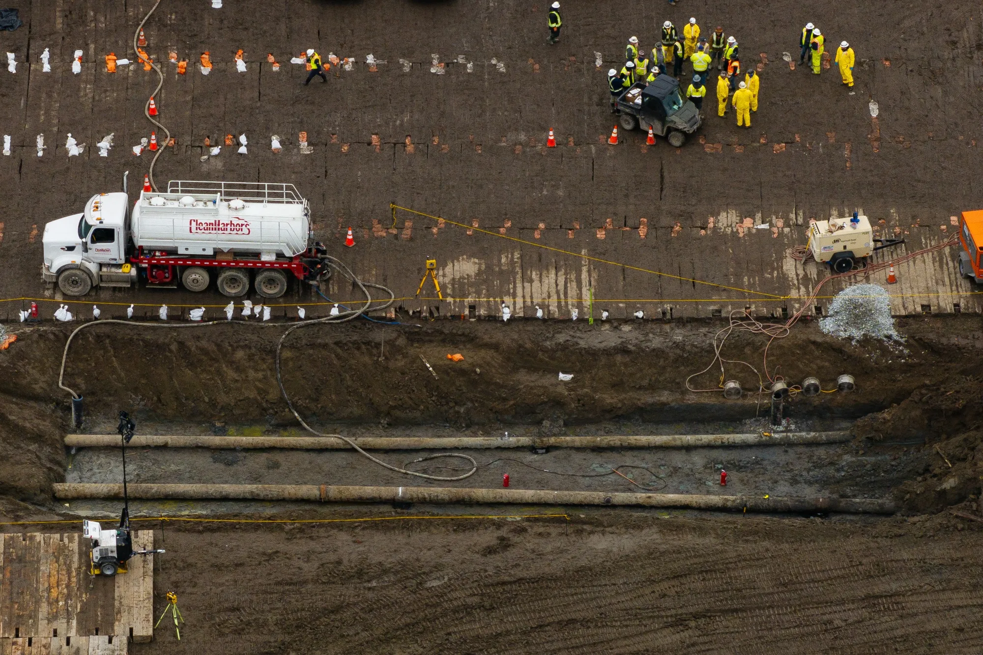 Workers repair the shutdown BP PLC Olympic Pipeline near Everett, Washington, on Nov. 21.