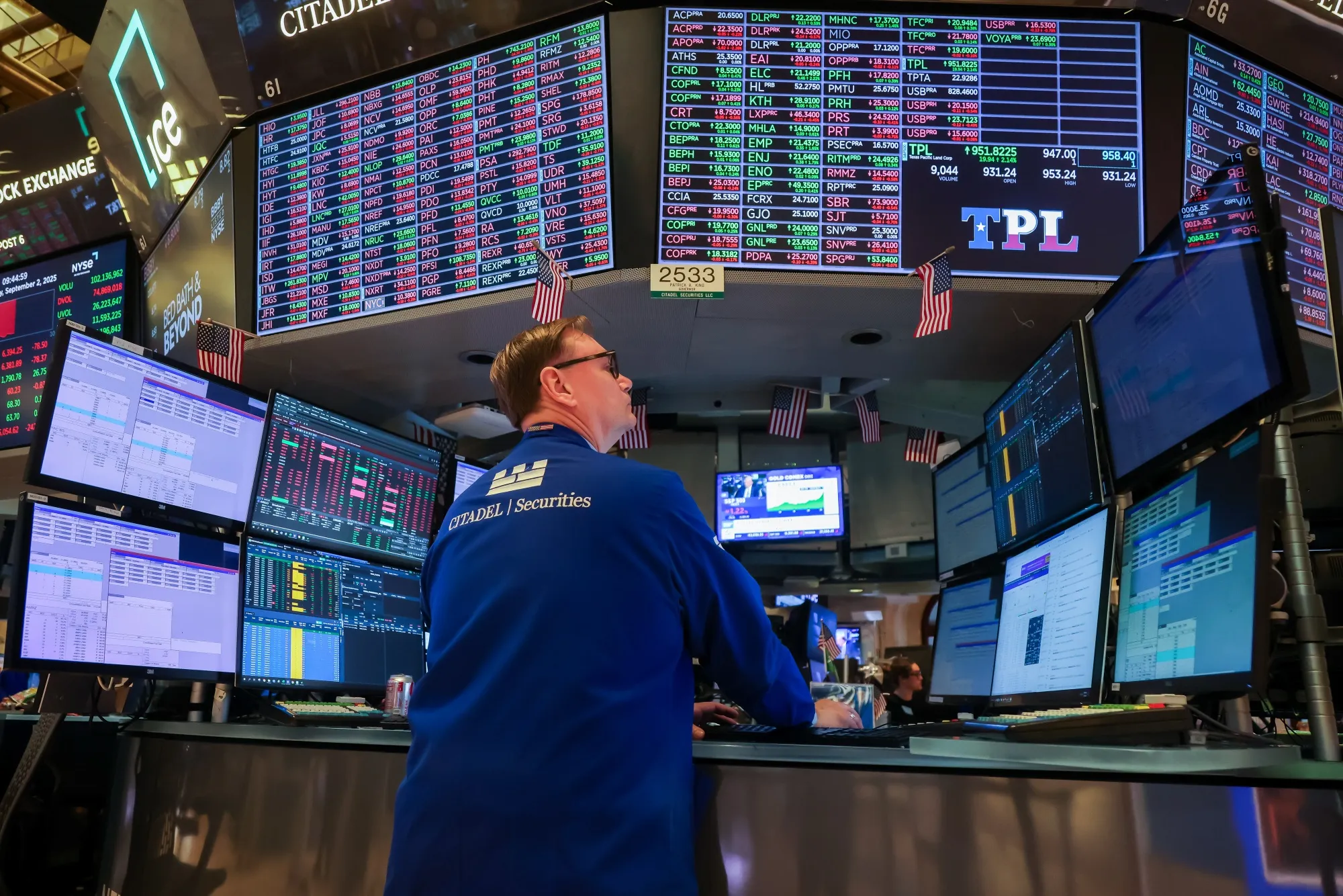 Wall Street Repunta por Sector Tech y Alivio en Bonos