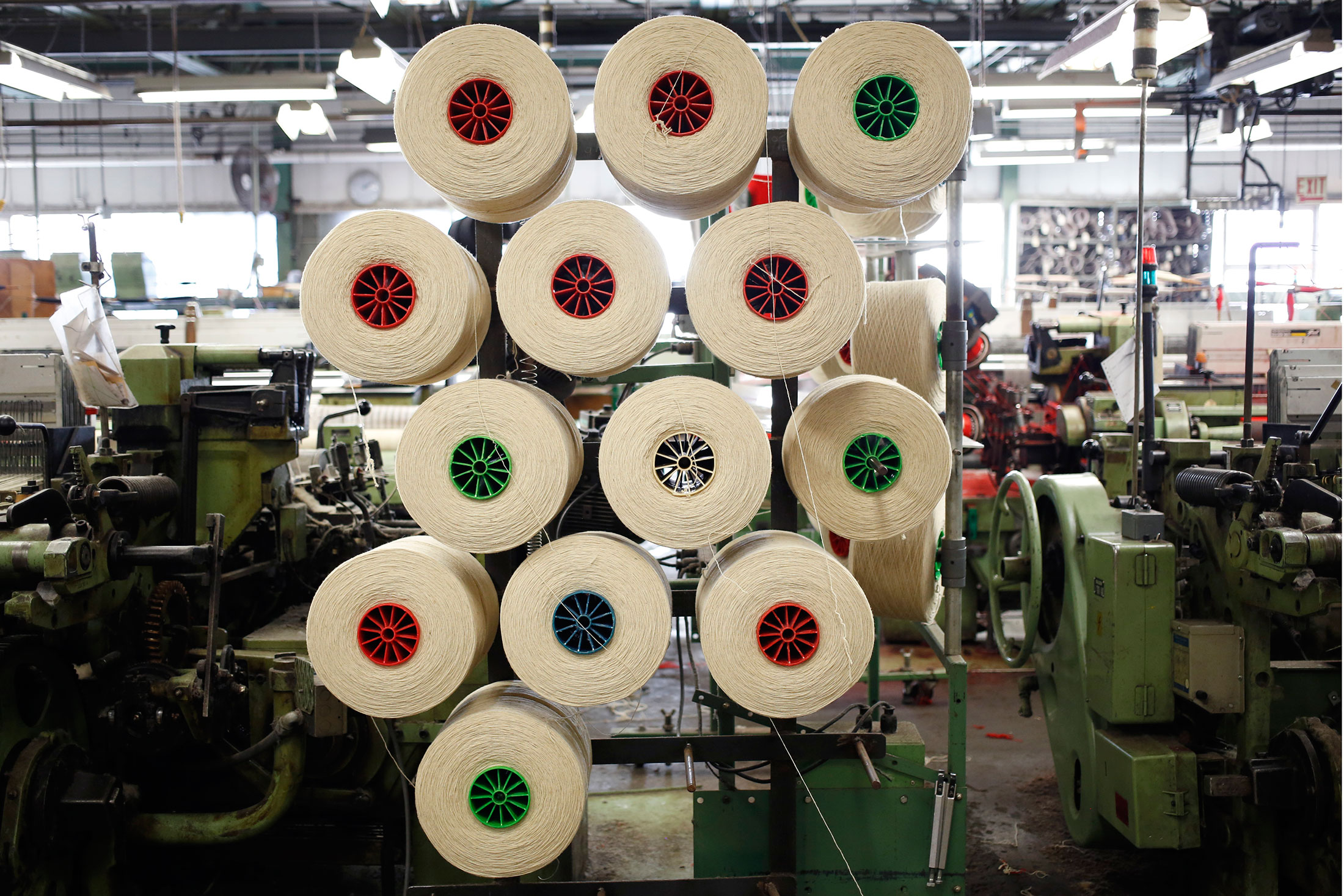 Inside Woolrich Woolen Mill How Blankets Are Made Bloomberg