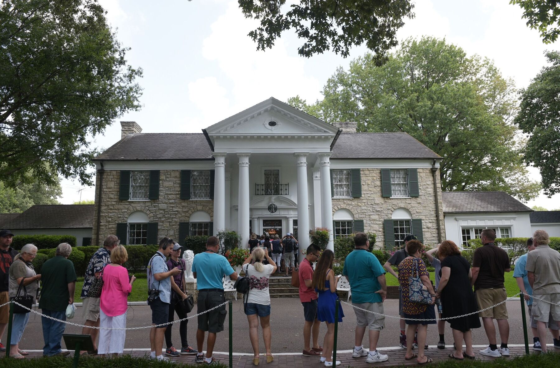 Elvis Presley’s Graceland Rebounds, Getting Cash to Make Up Late ...