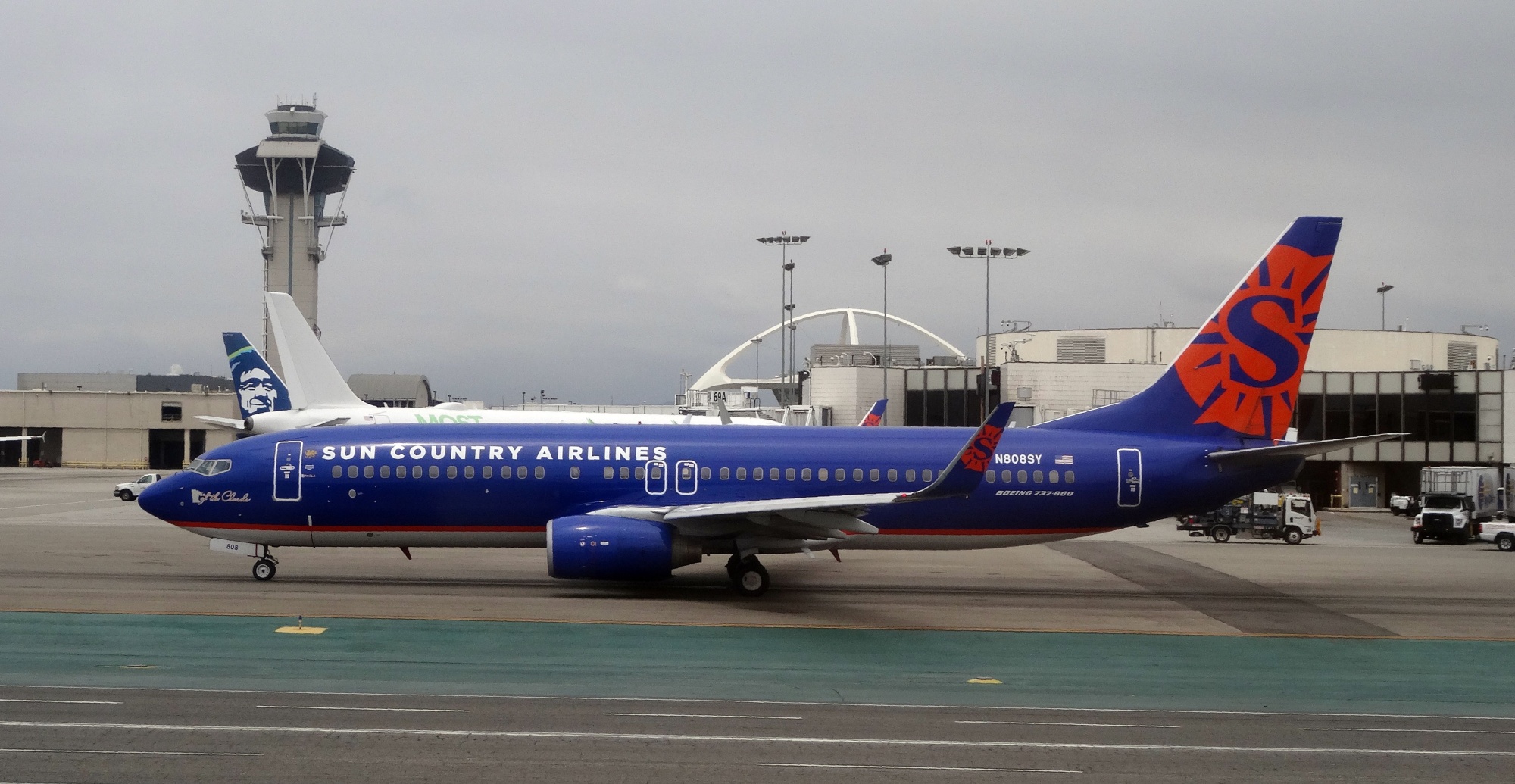 ApolloBacked Sun Country Airlines’ IPO Raises 218 Million Bloomberg