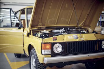 Range Rover Classic Yellow  : We�rE Proudly Introducing The New Jaguar Land Rover Classic Works Facility.