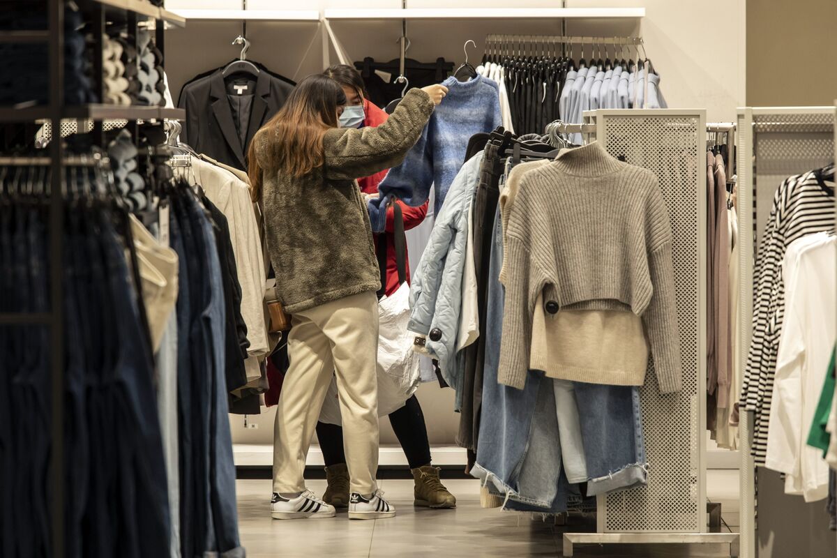 HM Sales Growth Accelerates as Retailer Reduces Markdowns - Bloomberg