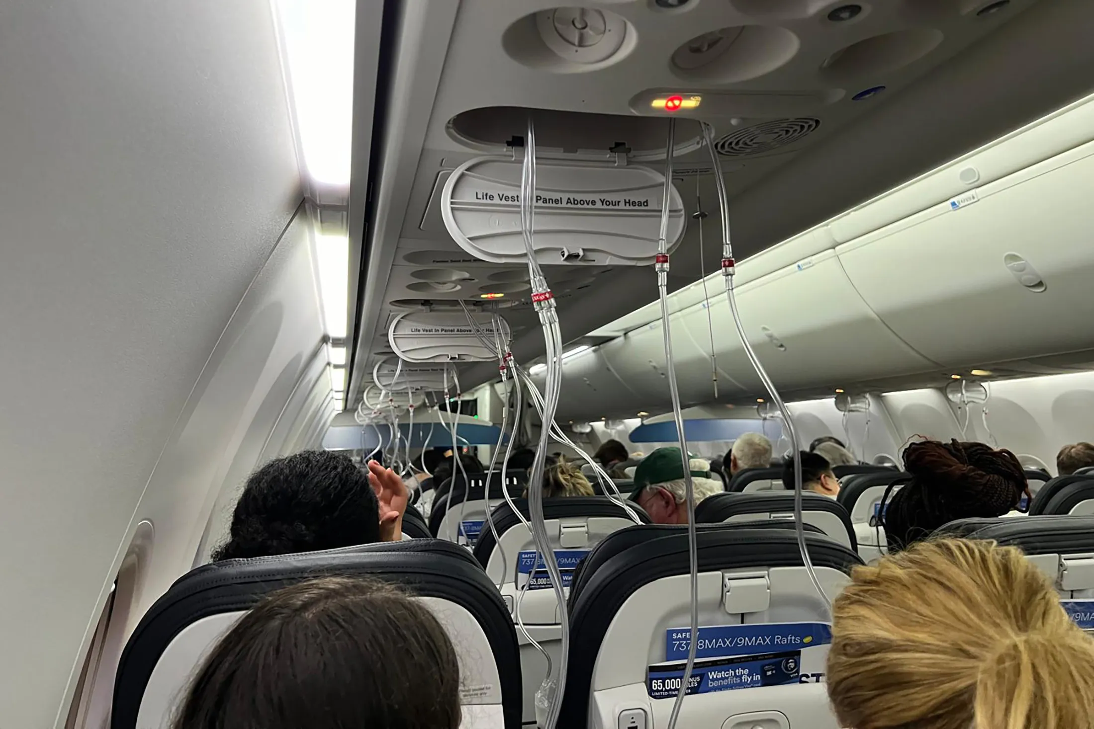 Flight 1282: Boom, White Vapor and Texts to Loved Ones - Bloomberg A Boom, a Whoosh, a Flicker: ‘I Started to Text My Loved Ones’