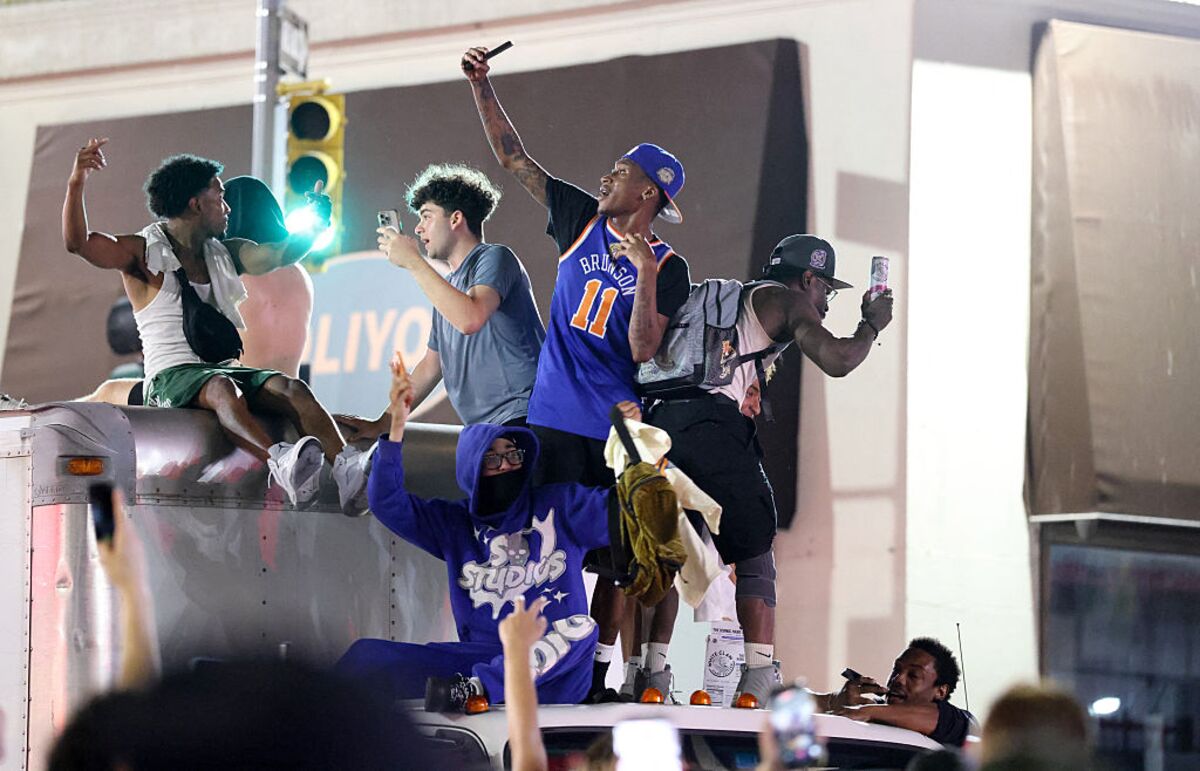 Knicks Record Win Drowns Out Spat Between Mamdani and Dolan