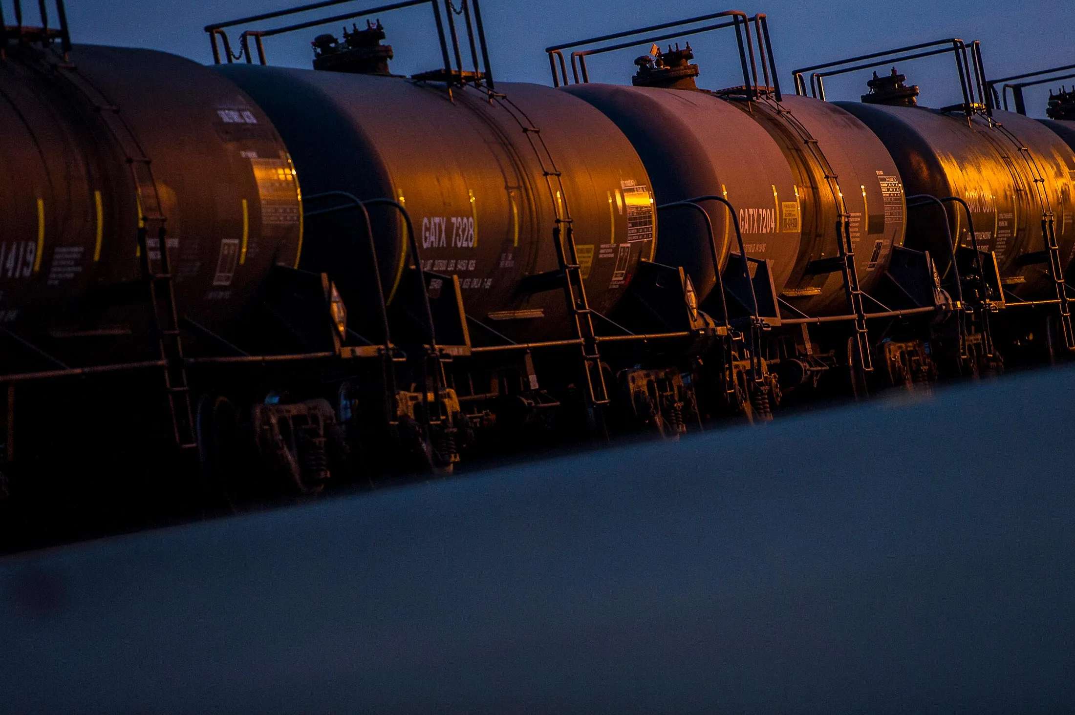 1475678170_oil-train-hp-crop