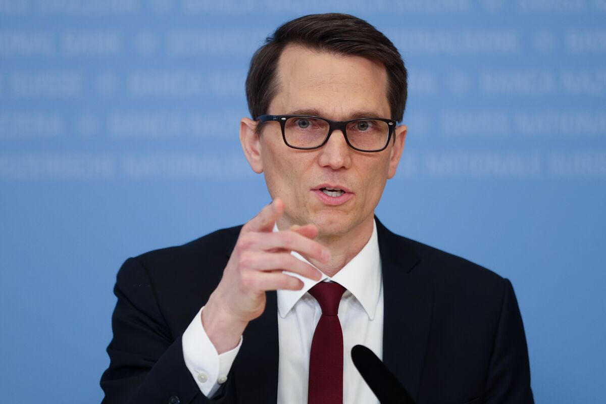 SNB Says Full Capitalization of UBS Units Is Best Solution - Bloomberg