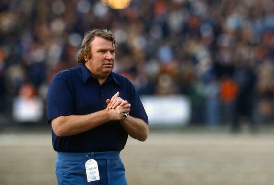 John Madden, Super Bowl Coach Who Became TV Analyst, Dies at 85