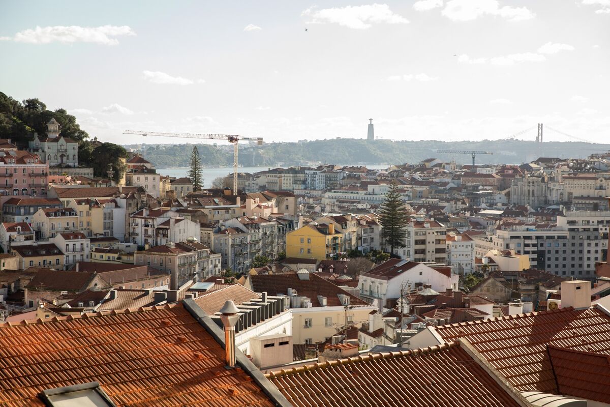 Foreigners Pay Twice as Much as Locals to Buy Portugal Homes - Bloomberg