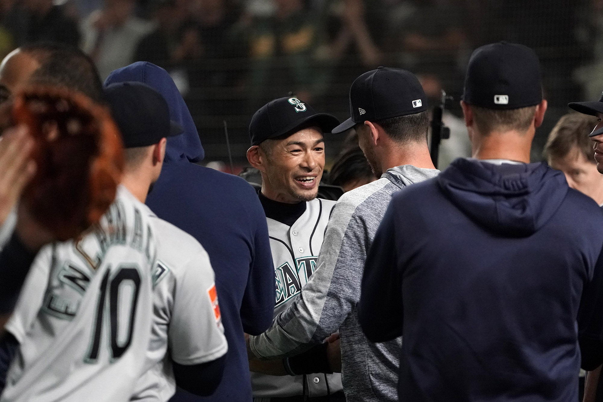 Ichiro Says Goodbye to Adoring Fans; Mariners Beat A's in 12