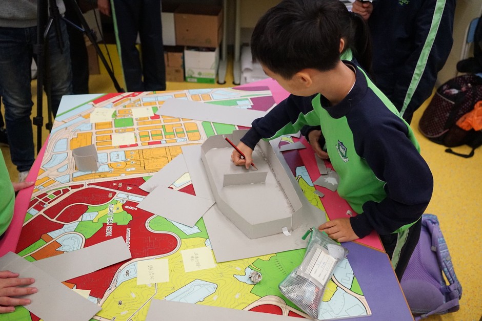 One of Chan's students at Kwun Tong Government Primary School (Sau Ming Road) in Hong Kong works on a model.
