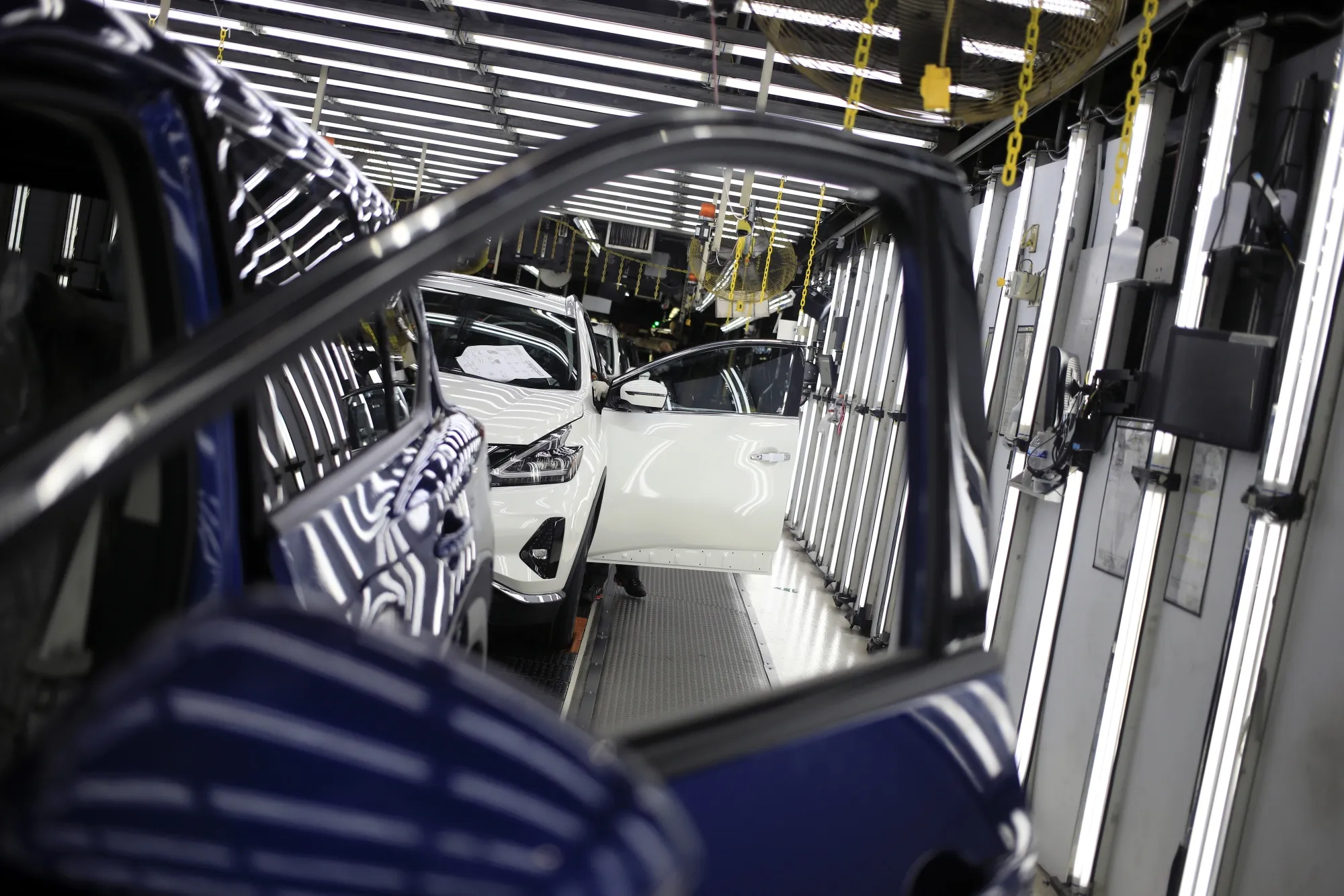 Nissan Motor Co.&nbsp;has pledged to cut 9,000 jobs globally and reduce production capacity by 20%.