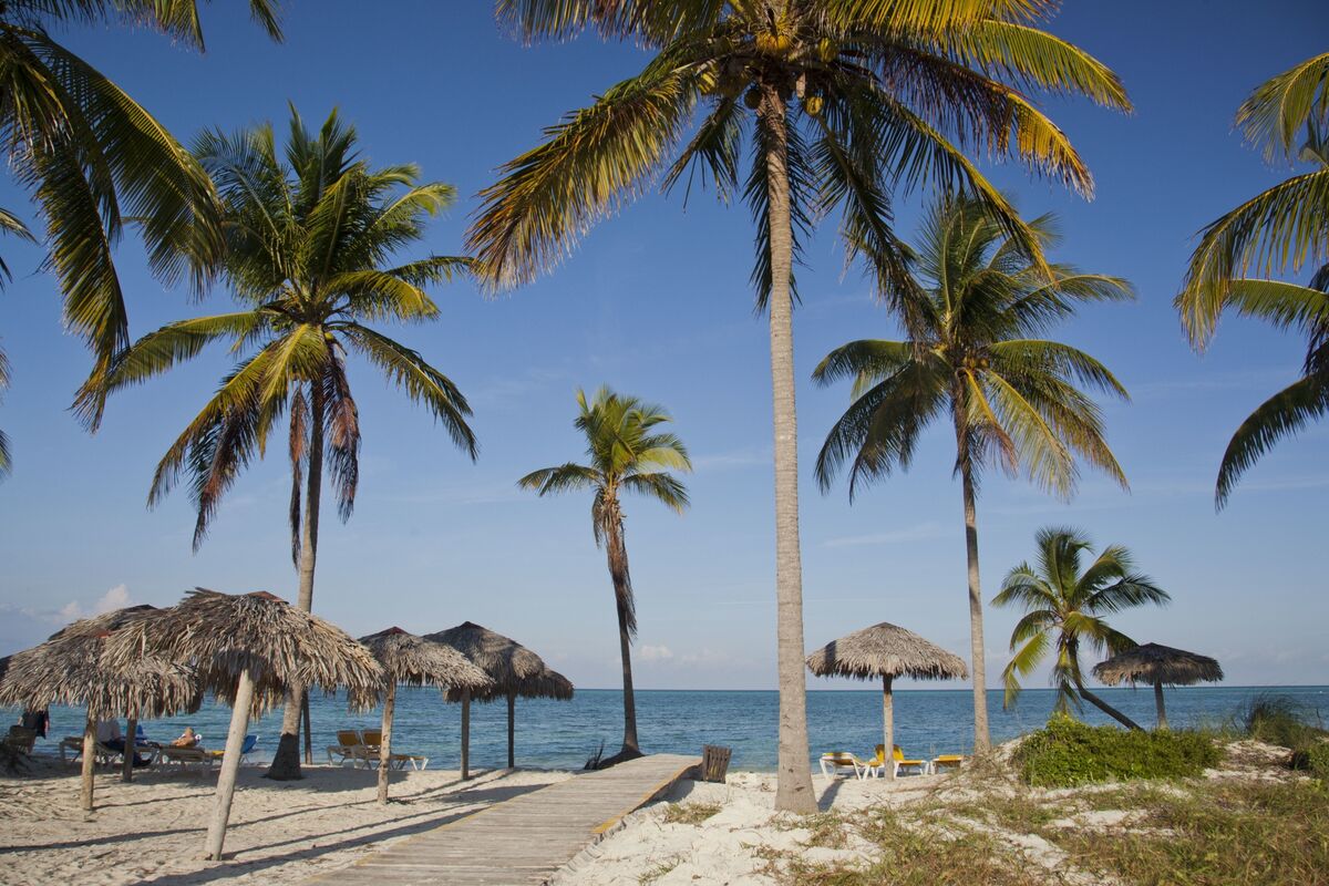 bloomberg.com - Jim Wyss - Cuba Begins Shutting Resorts as Fuel Crunch Hits Tourism Sector