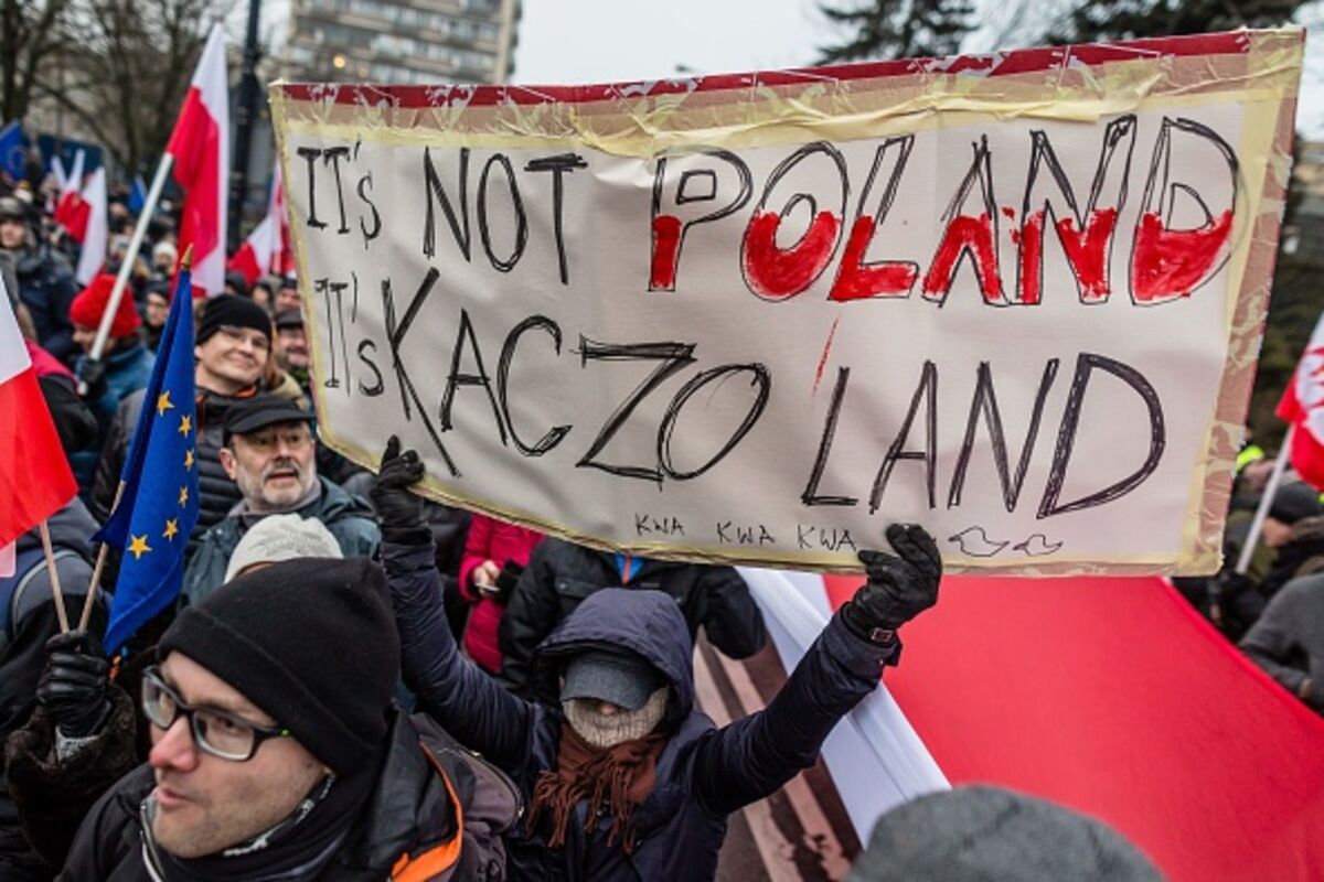 Polish Protests Are a Warning to All Nationalists Bloomberg