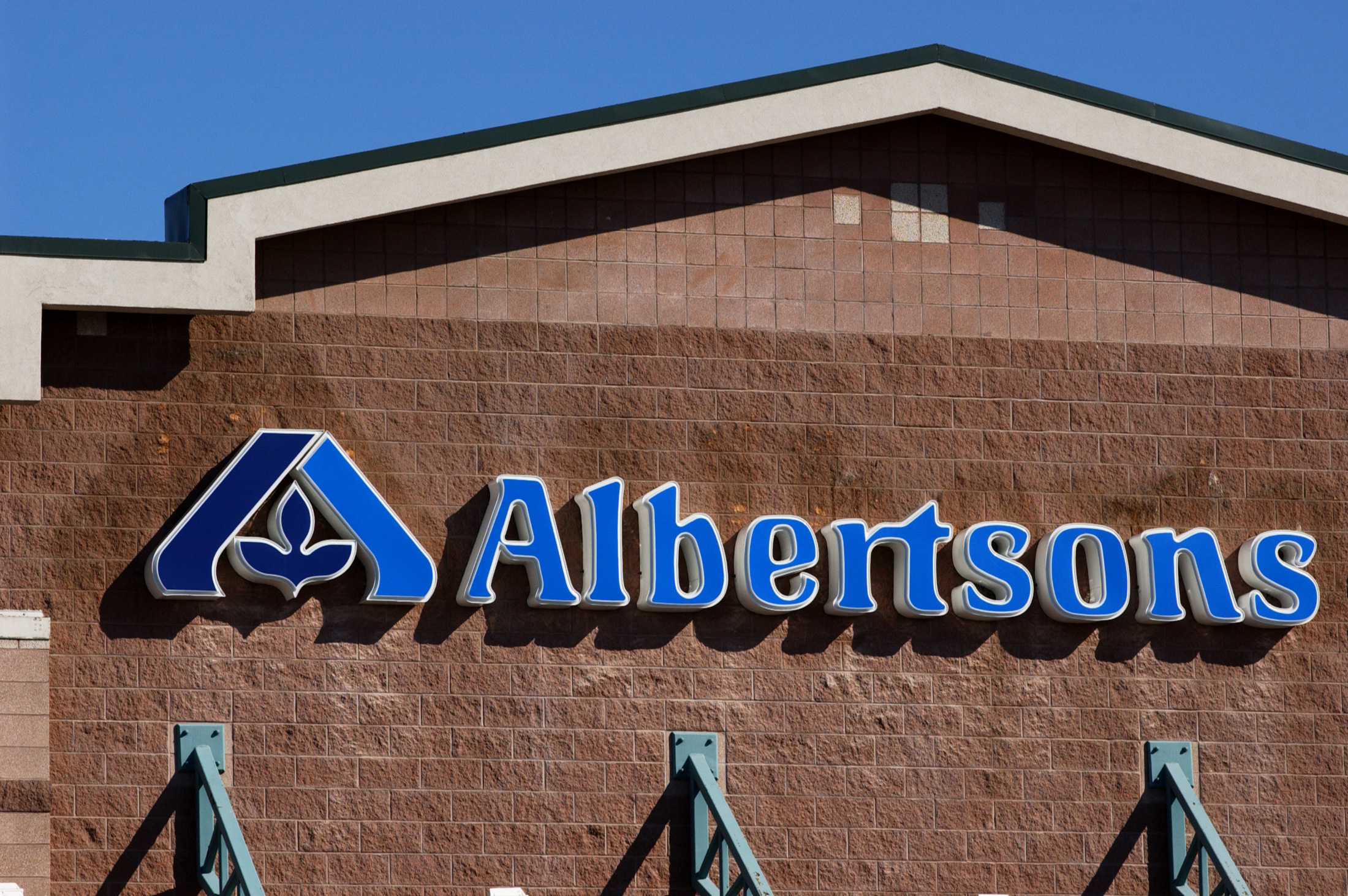 Albertsons’ Profits Soar As Grocer Looks to Go Public This Year - Bloomberg