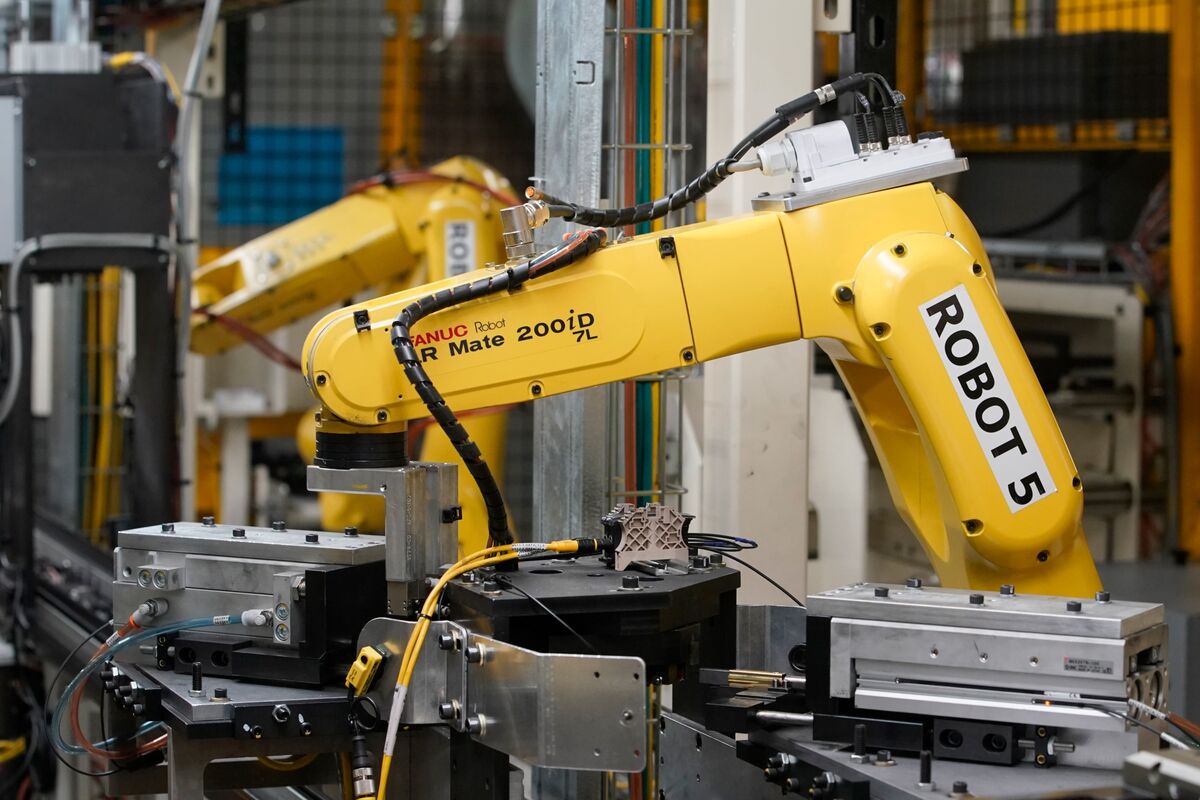 fanuc biggest robot