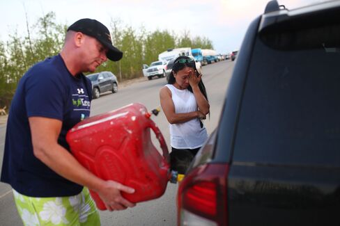 CANADA-FIRE-FOREST-OIL-EVACUATION