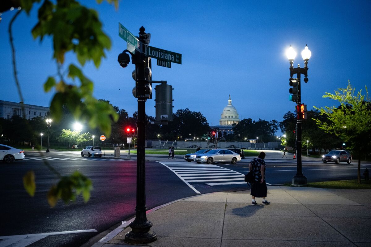 US Agencies Tell Employees That Democrats Are to Blame for Shutdown