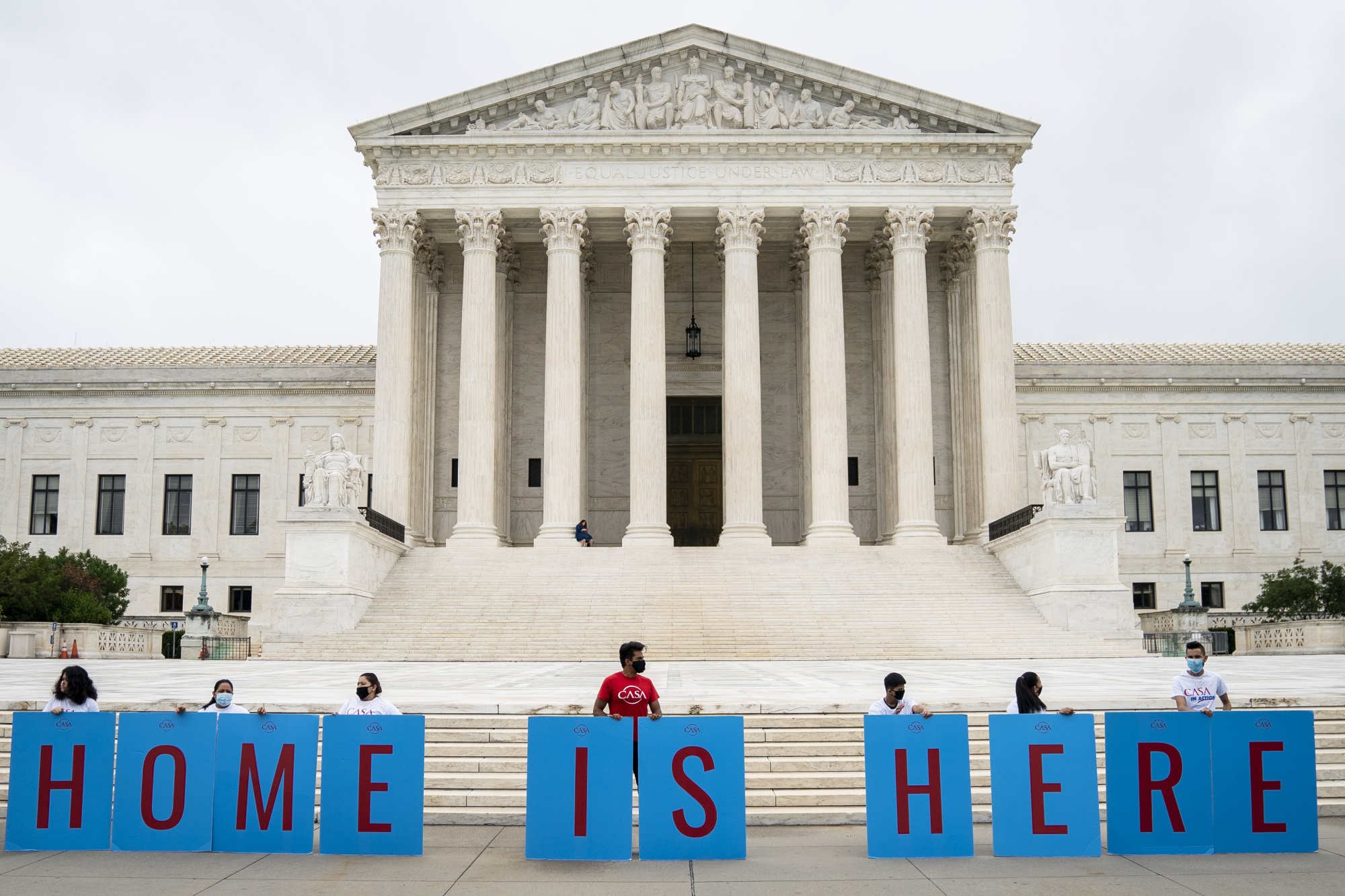 Supreme Court reinstates Trump-era water rule for now