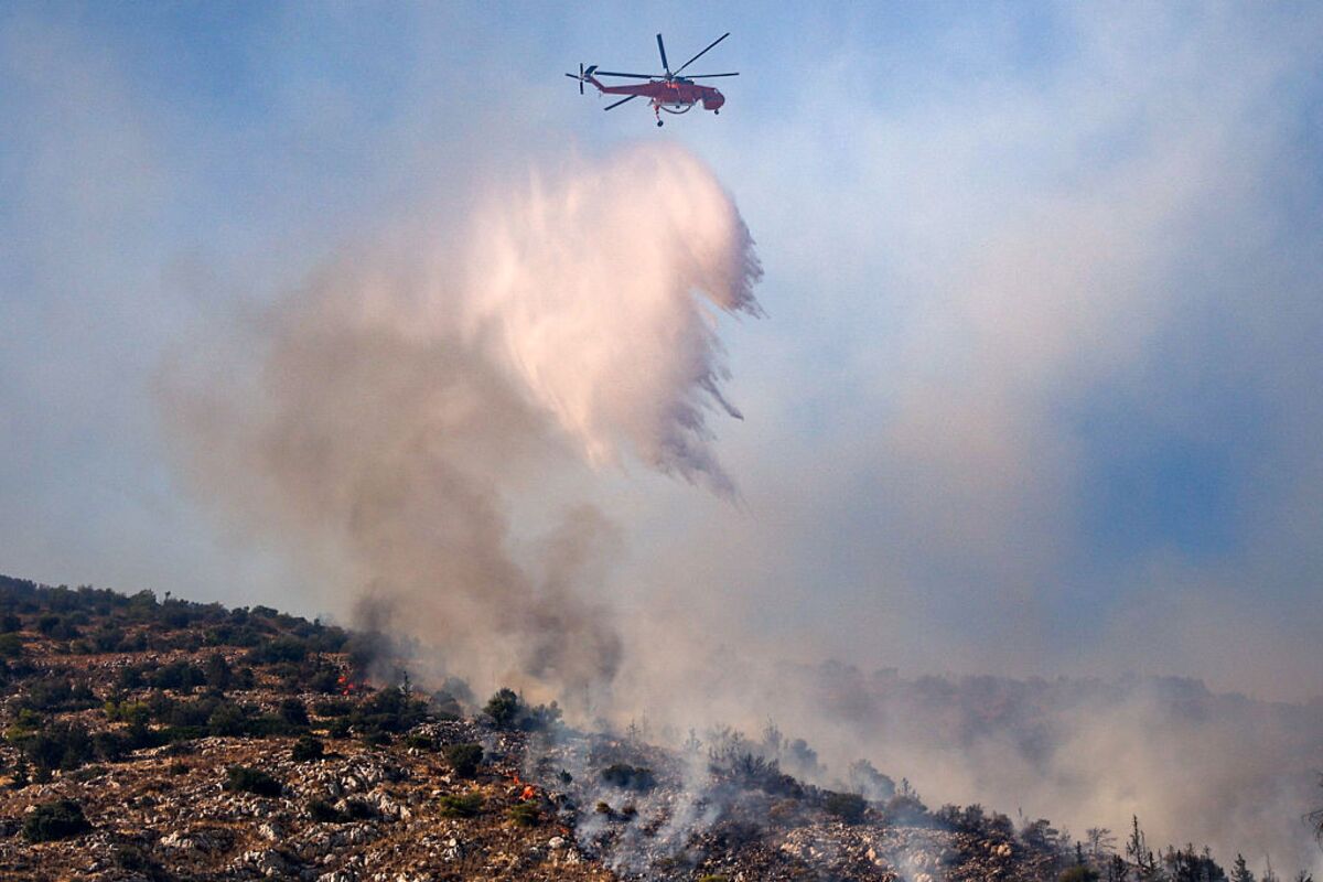 Greece Wildfires Rage Near Athens, Prompting Sea Evacuations