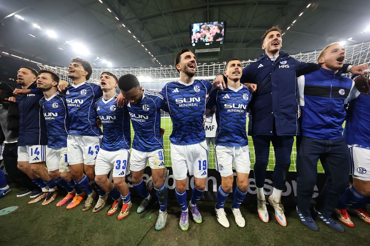 German Football Team Schalke Raising Debt With a Promotion Bonus