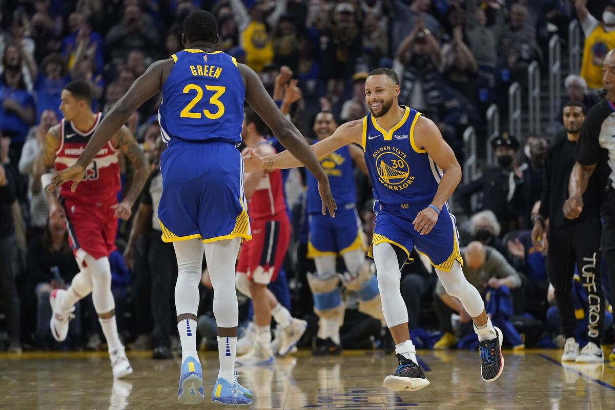 Curry Dazzles For 47 Points On 34th Birthday, Warriors Win - Bloomberg