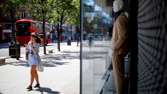 Johnson Tells Brits to ‘Shop With Confidence’ as Shops Open