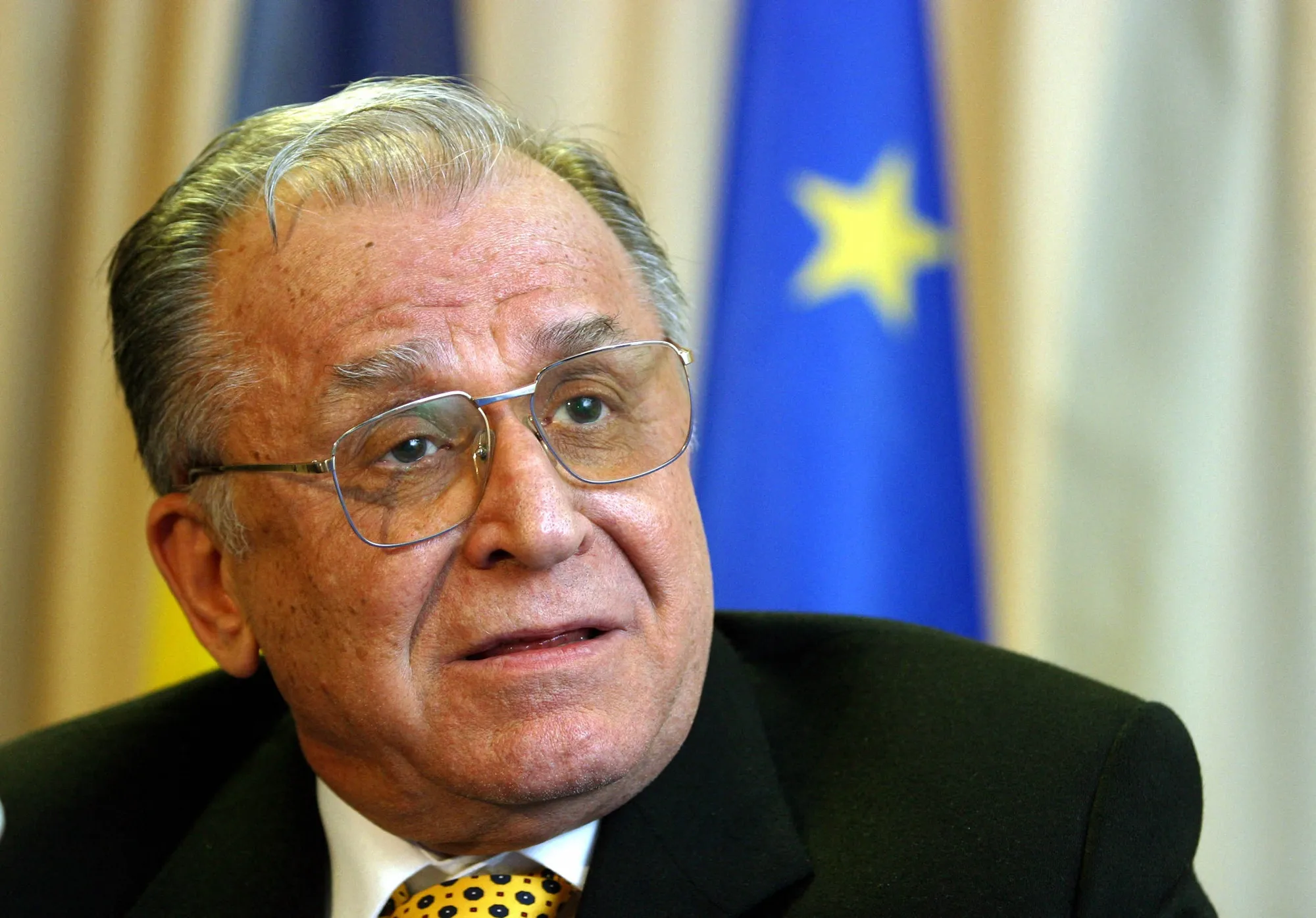 Ion Illiescu at a news conference in Brussels, in 2004.