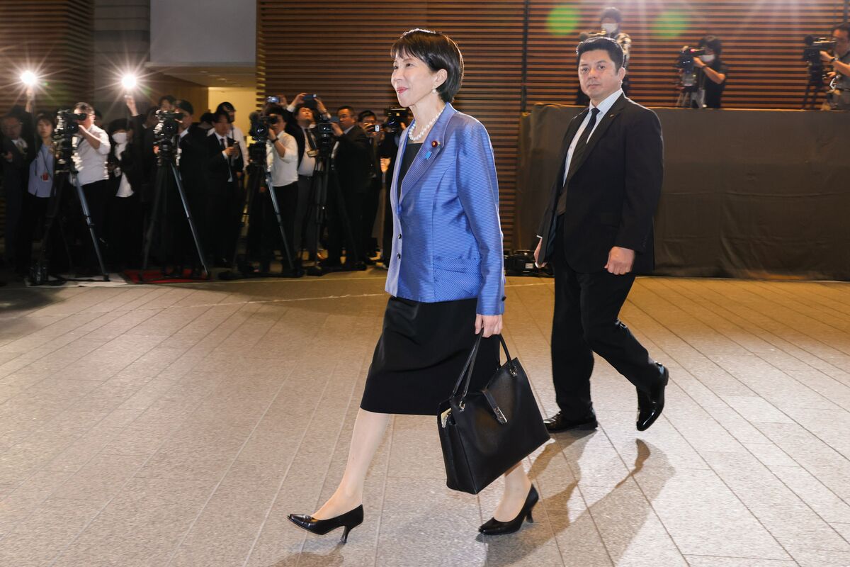 高市首相の愛用バッグがSNSで話題－国内老舗ブランドに注文殺到 