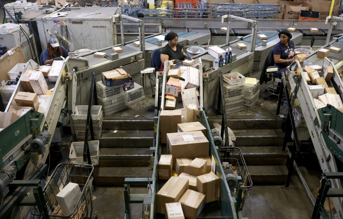 South Africa’s Halts Parcel Deliveries to US Over Trump Tariffs