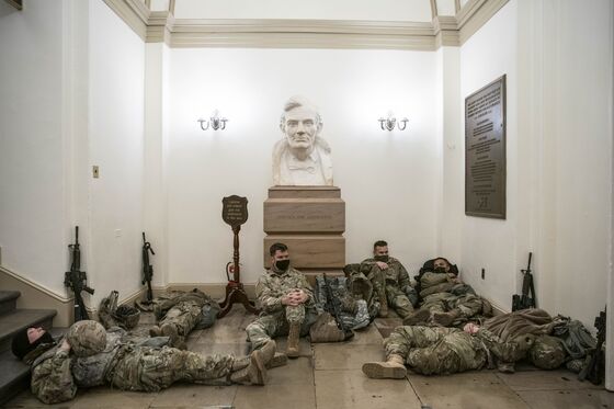 Soldiers Flow Into Capitol in Scene That Recalls Civil War