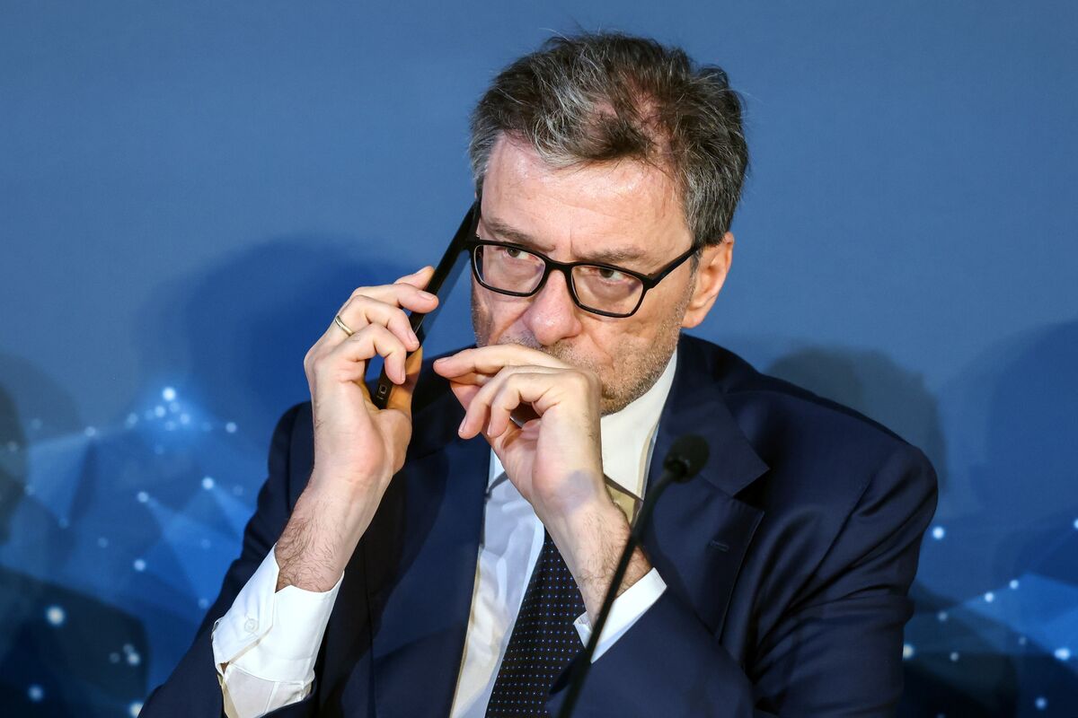 Italy Weighs Energy, Defense Plan Before Election, Corriere Says