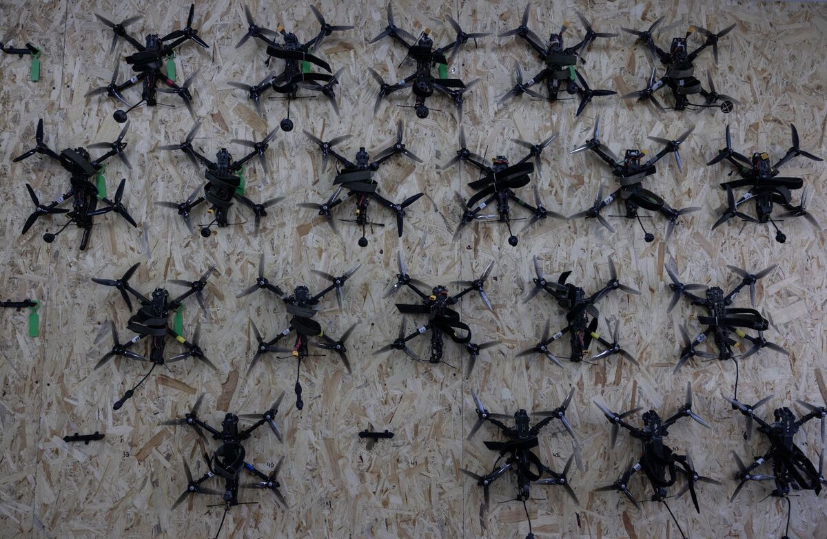 EU Leaders to Discuss Drone Wall to Ramp Up Defense Capacity
