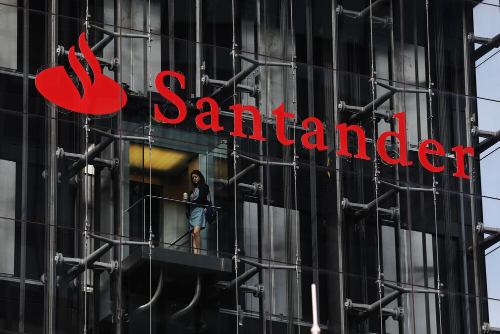 Santander To Shut Fifth Of U K Branches As Customers Go Digital