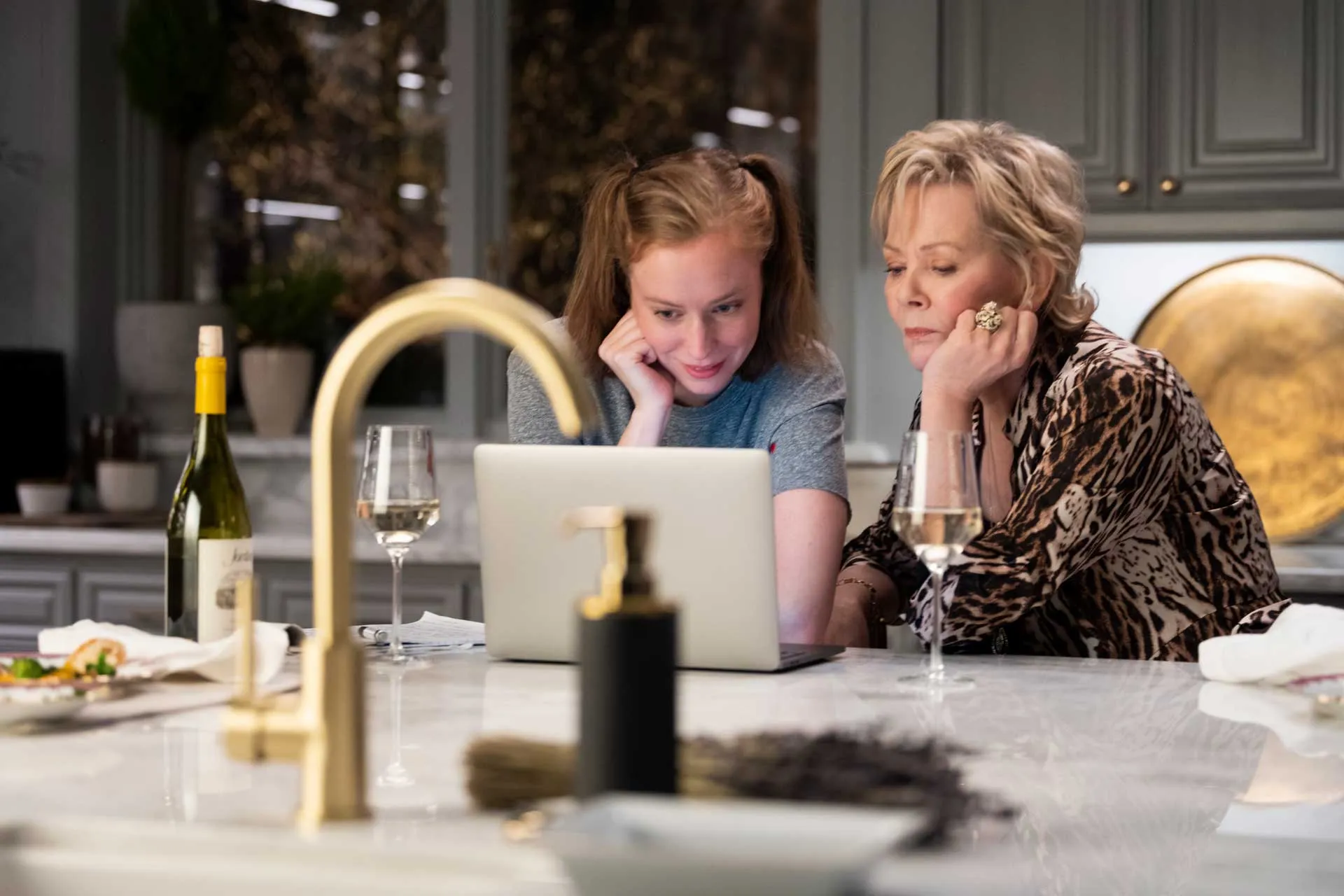 Hannah Einbinder and Jean Smart in Season 1 of&nbsp;Hacks.