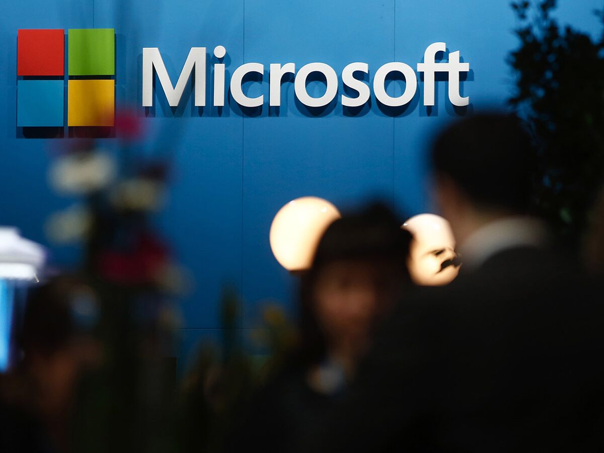 Microsoft Tops Estimates as Cloud-Fueled Growth Spree Persists - Bloomberg