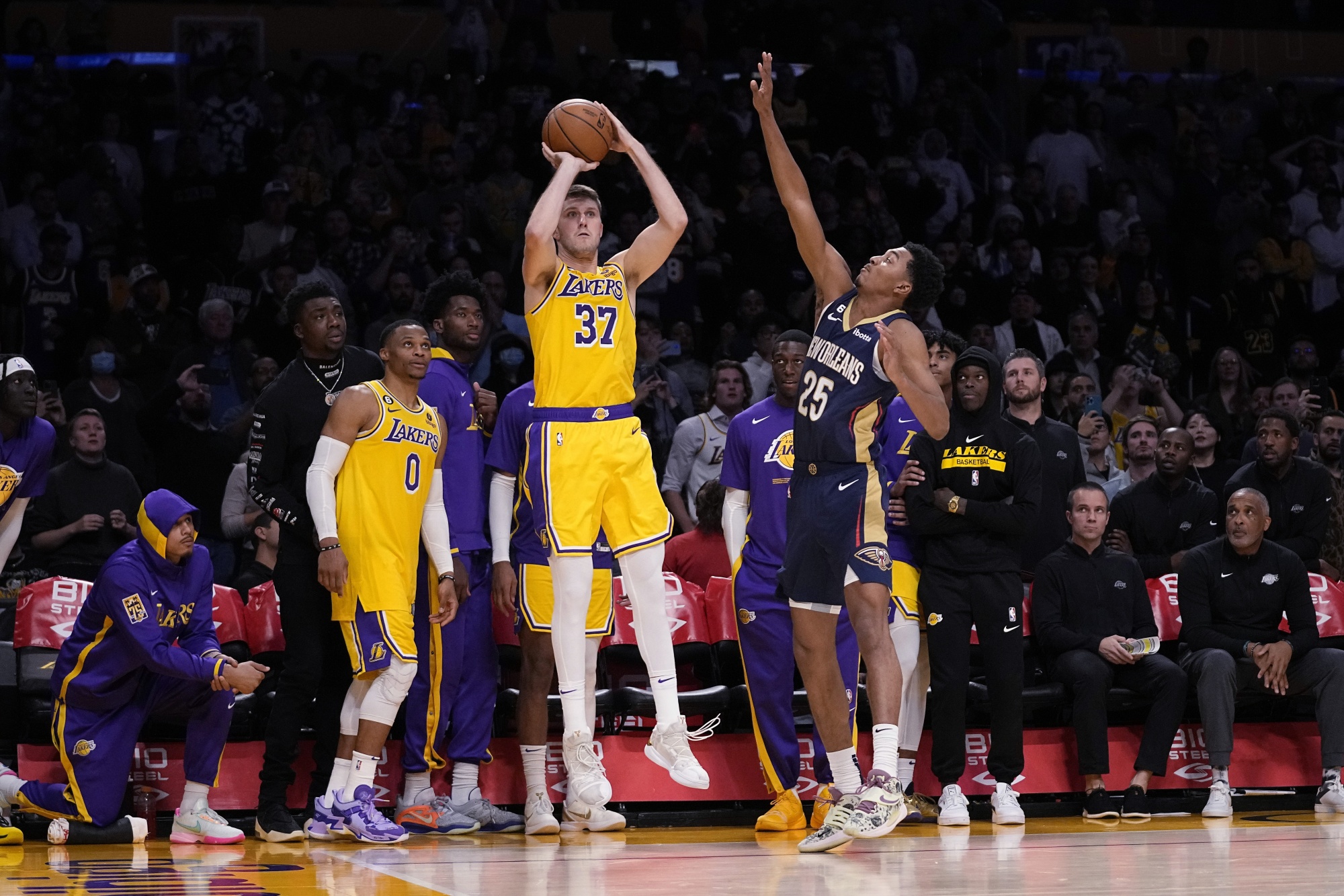 Ryan Forces OT, Lakers Rally for 120-117 Win Over Pelicans