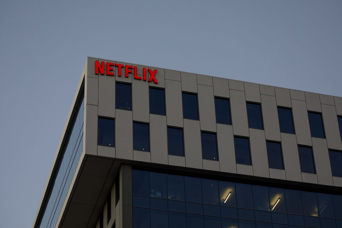 bloomberg.com - Carmen Reinicke - Netflix Goes From M&amp;A Loser to Market Winner Without Warner Deal