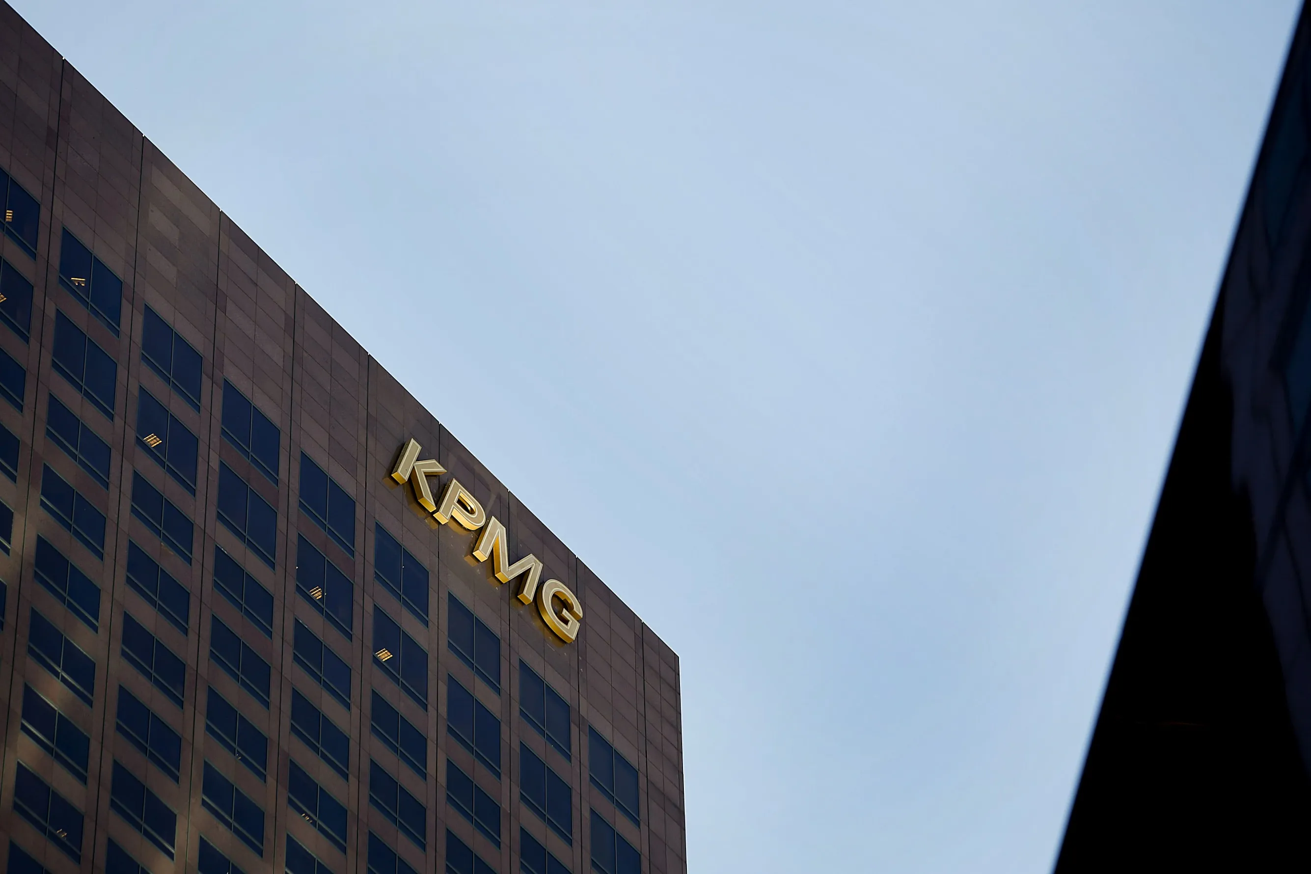 Herbalife Says KPMG Resigns as Auditor Amid Trading Allegations