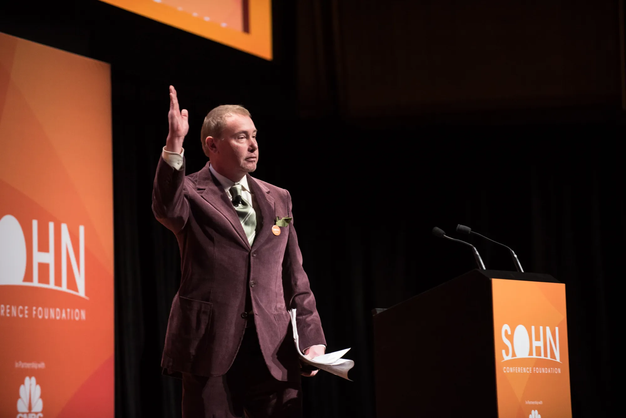 Jeffrey Gundlach has a history lesson.