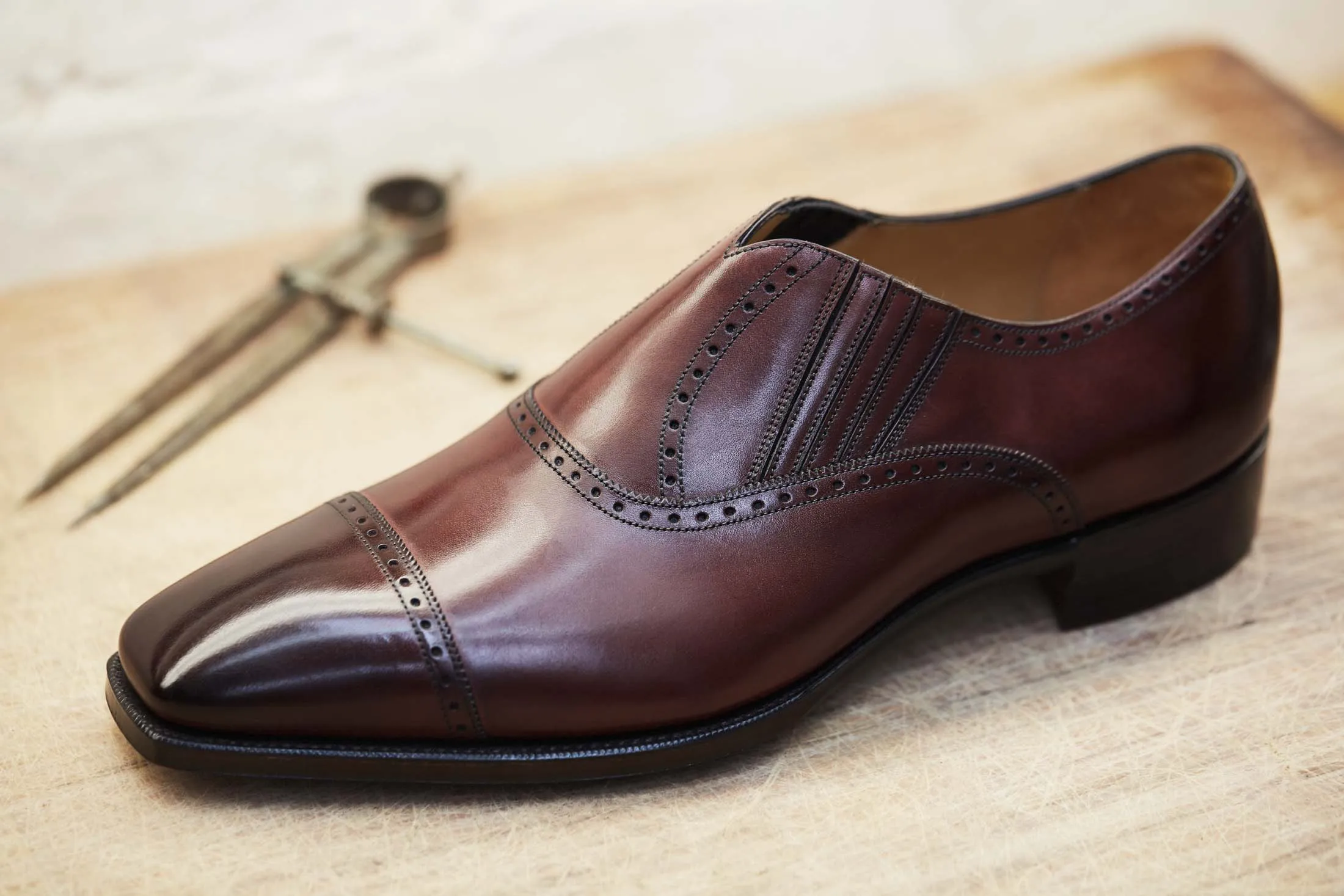 Ermenegildo Zegna Dress Shoes Ermenegildo Zegna Black Leather Cap-toe Oxfords Dress Shoes  main image 3