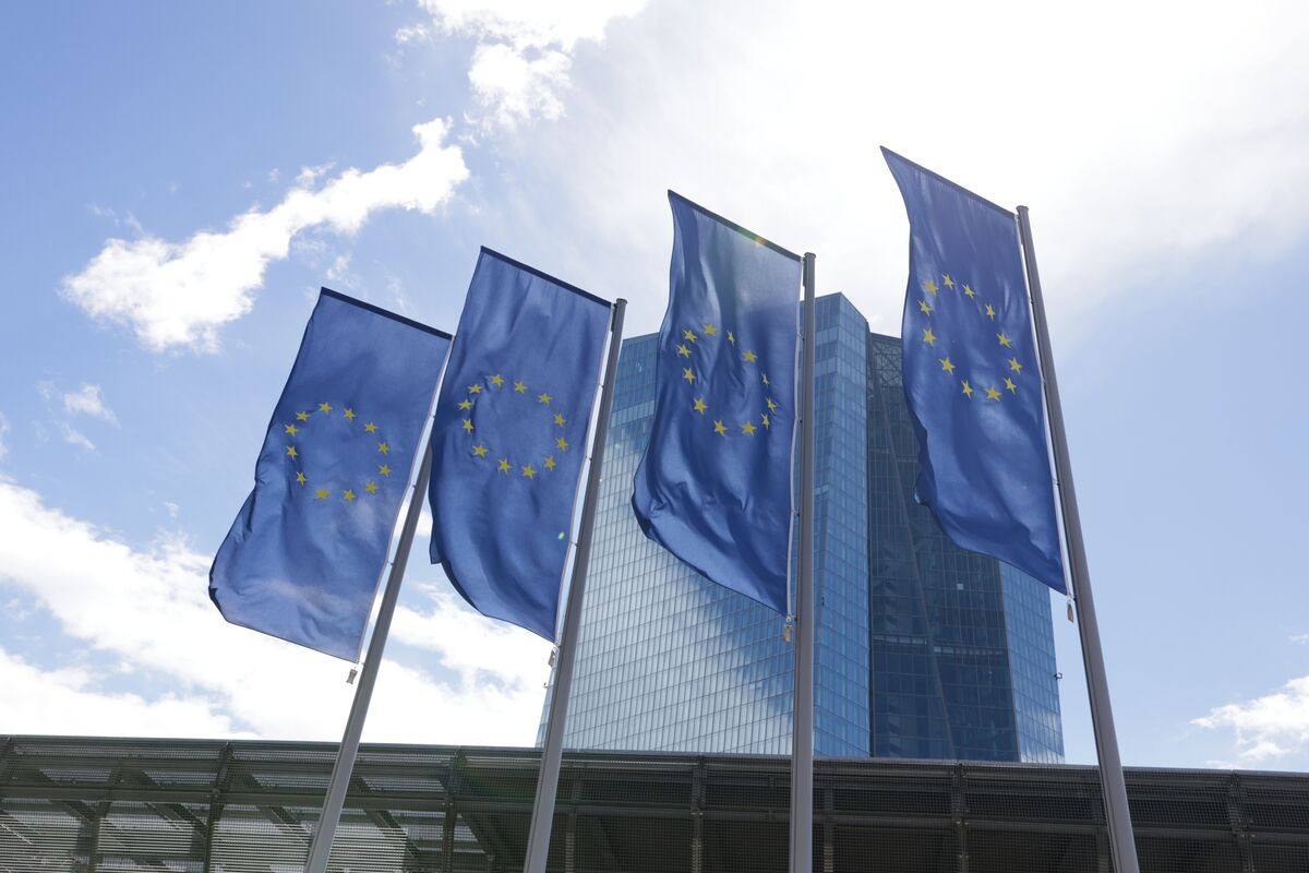 ECB Officials Avoid Clear Hints on Possible Rate Hike for Now